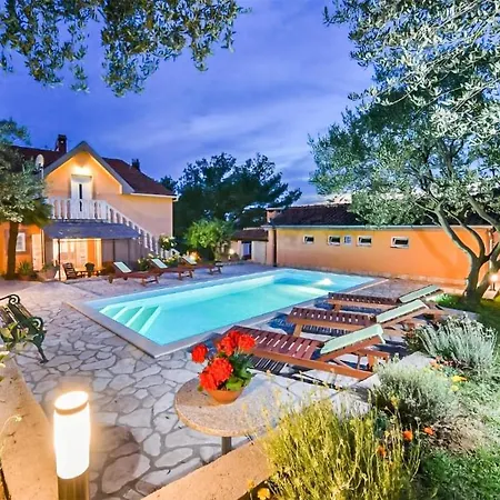Stunning Home In Sveti Filip I Jakov With Wifi *
