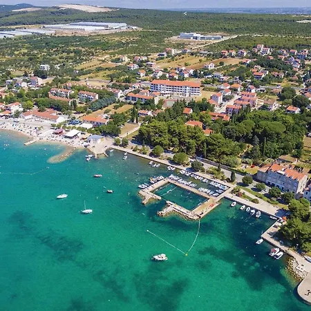 Feriehus Stunning Home In Sveti Filip I Jakov With Wifi *