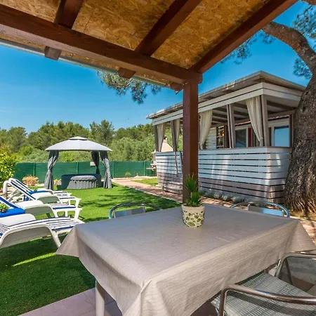 Stunning Home In Sveti Filip I Jakov With Wifi Feriehus Sveti Filip i Jakov