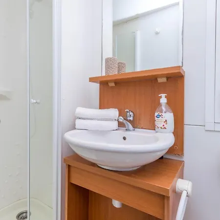 Stunning Home In Sveti Filip I Jakov With Wifi