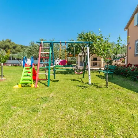 Stunning Home In Sveti Filip I Jakov With Wifi *