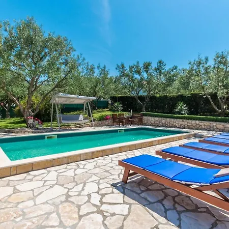 Stunning Home In Sveti Filip I Jakov With Wifi