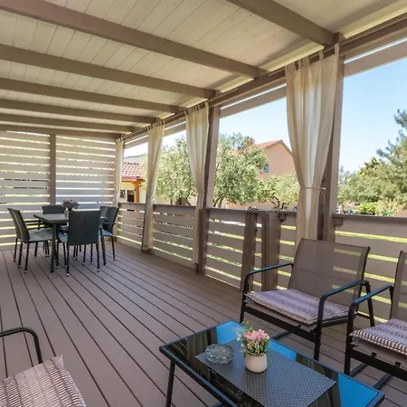 Feriehus Stunning Home In Sveti Filip I Jakov With Wifi *