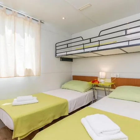 Stunning Home In Sveti Filip I Jakov With Wifi Feriehus *