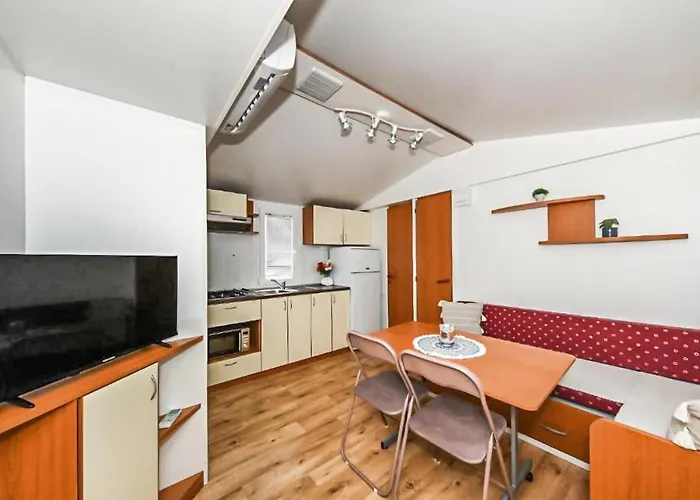 Cozy Home In Sveti Filip I Jakov Дом отдыха