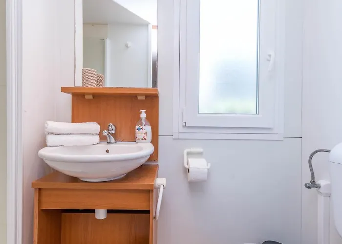 Cozy Home In Sveti Filip I Jakov Свети-Филип-и-Яков