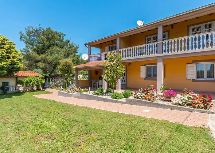 Дом отдыха Cozy Home In Sveti Filip I Jakov