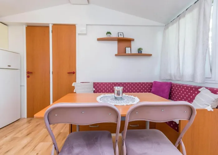Cozy Home In Sveti Filip I Jakov