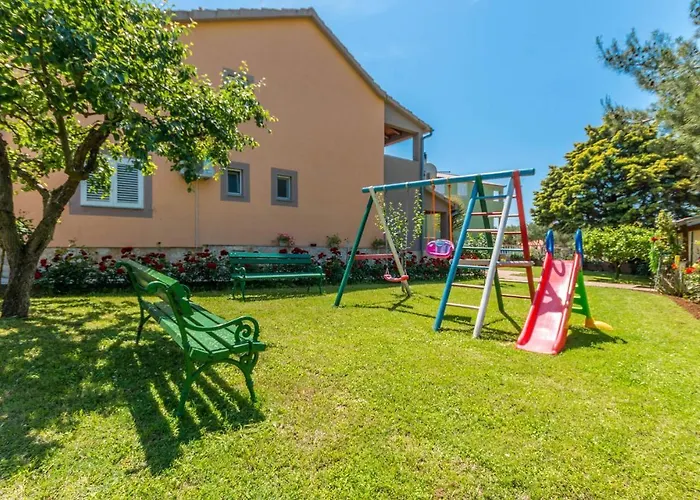 Дом отдыха Cozy Home In Sveti Filip I Jakov Свети-Филип-и-Яков