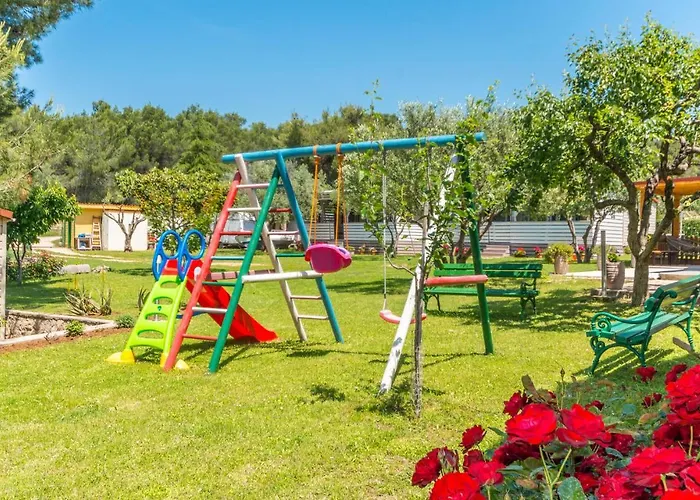 Cozy Home In Sveti Filip I Jakov