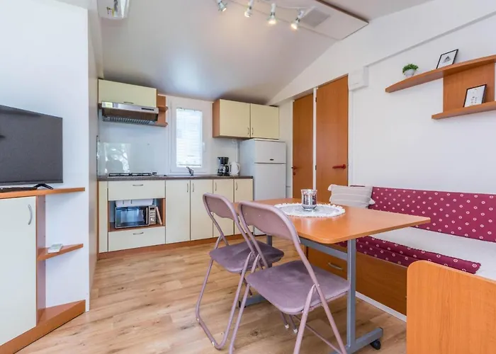 Дом отдыха Cozy Home In Sveti Filip I Jakov Свети-Филип-и-Яков
