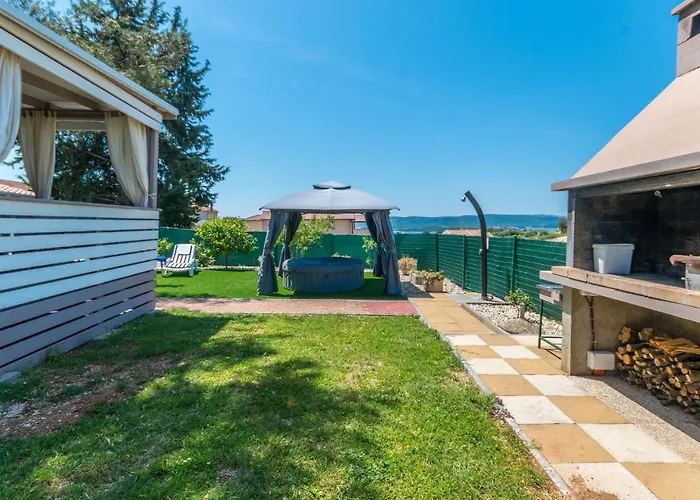 Дом отдыха Cozy Home In Sveti Filip I Jakov